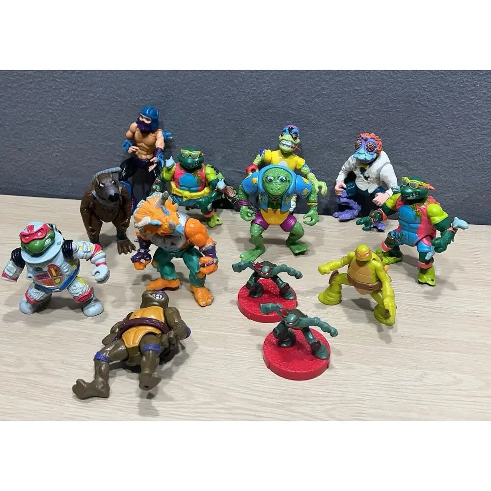Lot of 14 Vintage Mutant Ninja Turtles Collectible Figures Read